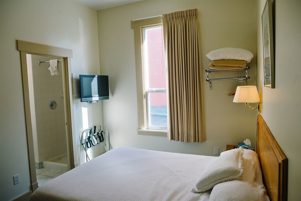 Royal Hotel ชิลลิแวค ภายนอก รูปภาพ